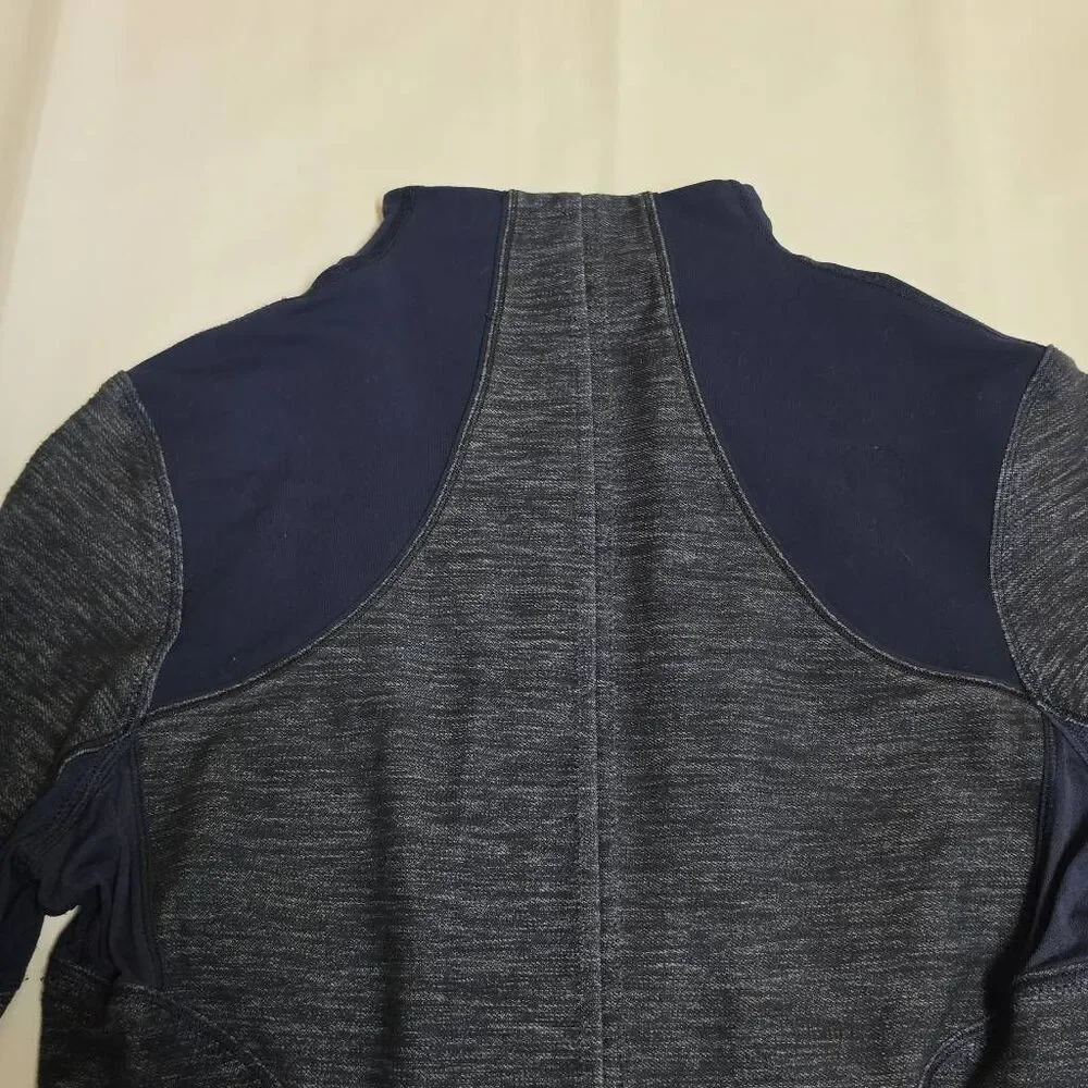 Lululemon Forme Jacket in a Slub Denim Inkwell color Size 10